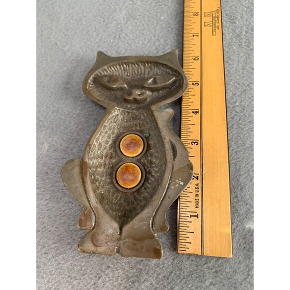 Vintage Cast Iron Cat-Shaped Dish With Amber Accents - Picture 5 of 8